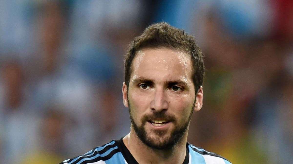 Higuaín, sobre el interés del Barça: "Siempre dije que volvería al Nápoles"