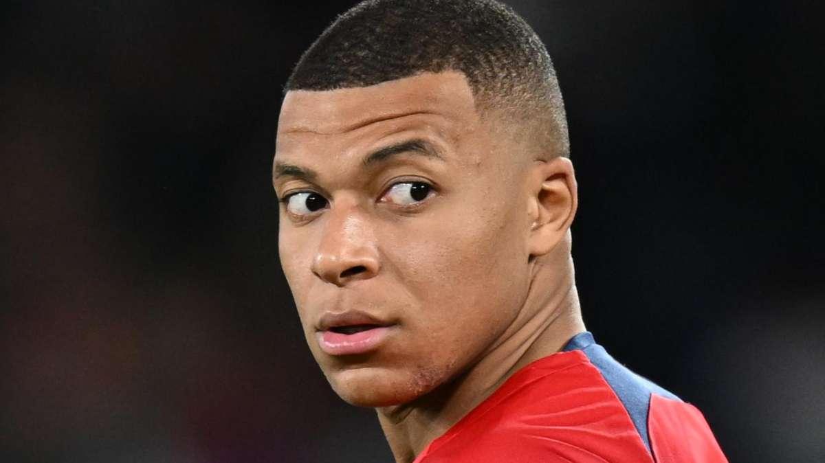 ¿Adiós a Mbappé? El PSG sigue buscando delanteros en el mercado