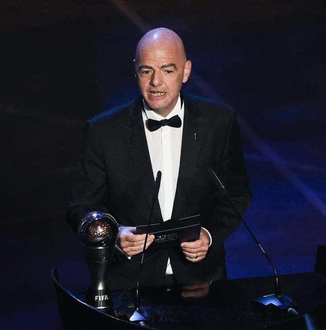 Infantino: "Quizá podamos reformar el fútbol dando un paso atrás"