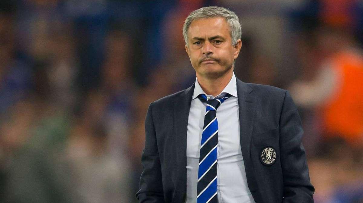 Gary Neville: "Con Mourinho, el Chelsea es más eficiente en el mercado"