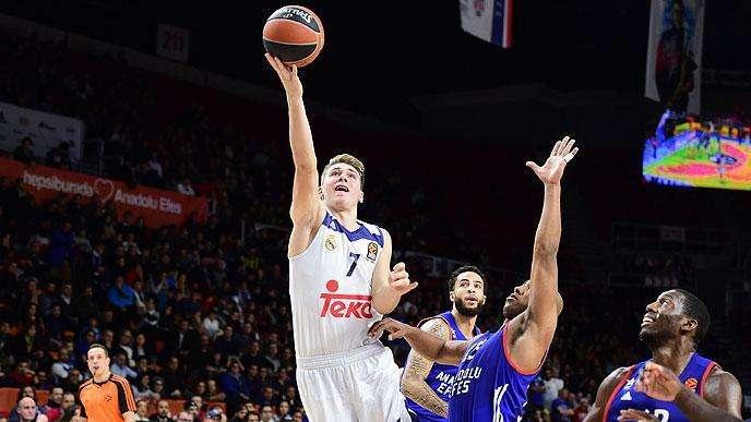 CRÓNICA: Doncic resuelve el atraco turco