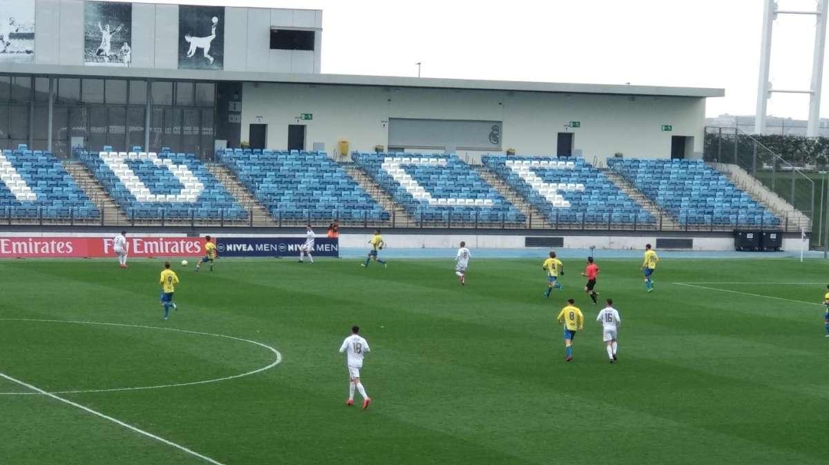Fichajes | Un canterano del Real Madrid, tentado por varios clubes de Segunda