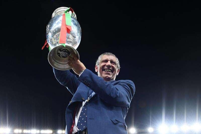 Fernando Santos, defiende a su estrella: "La sanción a Cristiano es muy injusta"