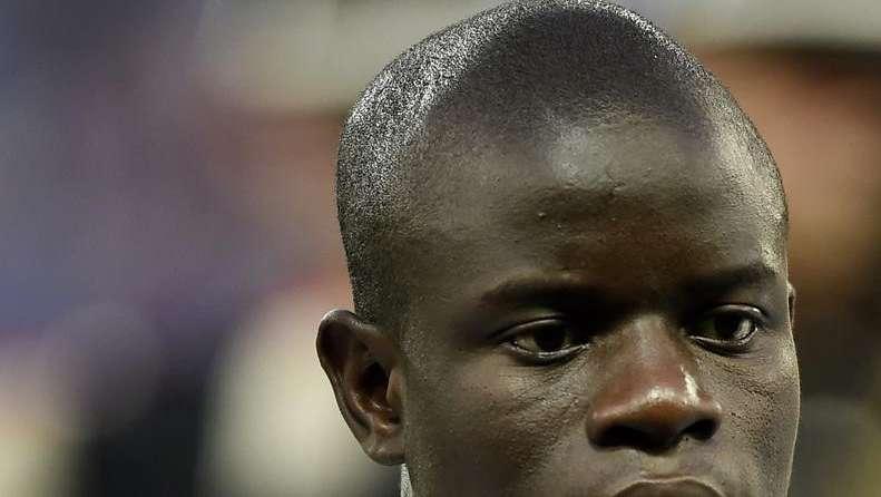 Kanté podría salir del Chelsea: los detalles