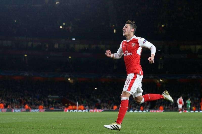 El Real Madrid podría vetar el posible traspaso de Özil al Barcelona: los motivos