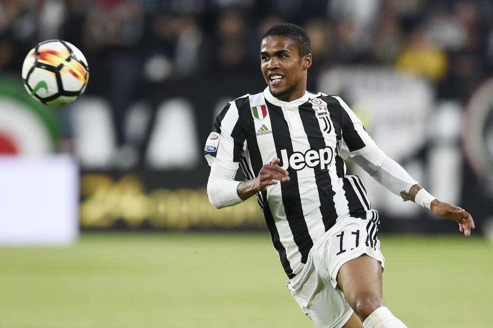 Douglas Costa rebaja la euforia de Cristiano: "No es nuevo para nosotros, tenemos a Dybala"