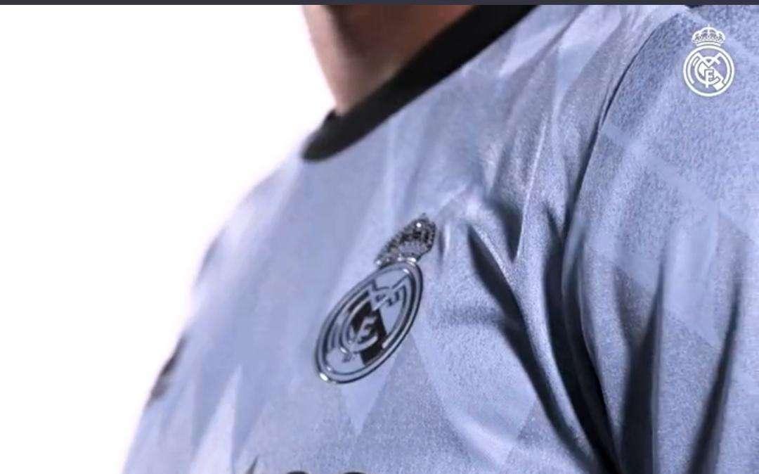 El Real Madrid presenta su segunda equipación... ¡con Asensio!