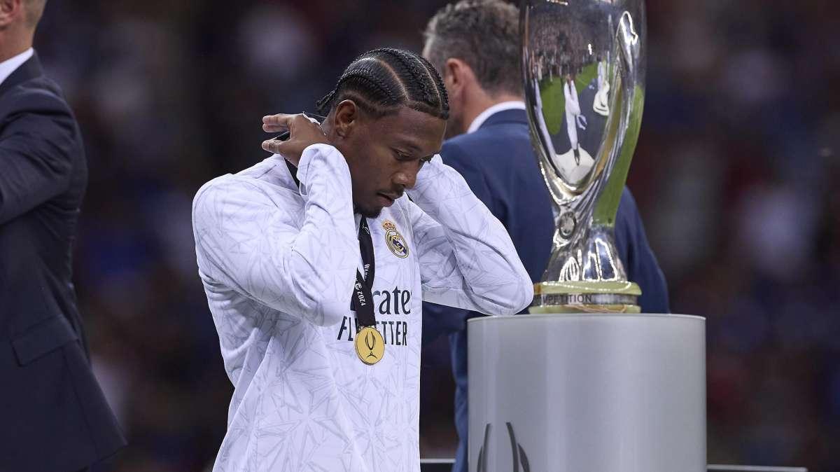 Explotar a Alaba no es la solución, Carlo