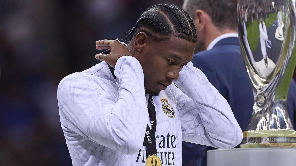 Alaba se moja: ¿cuál de las tres equipaciones del Real Madrid prefiere?