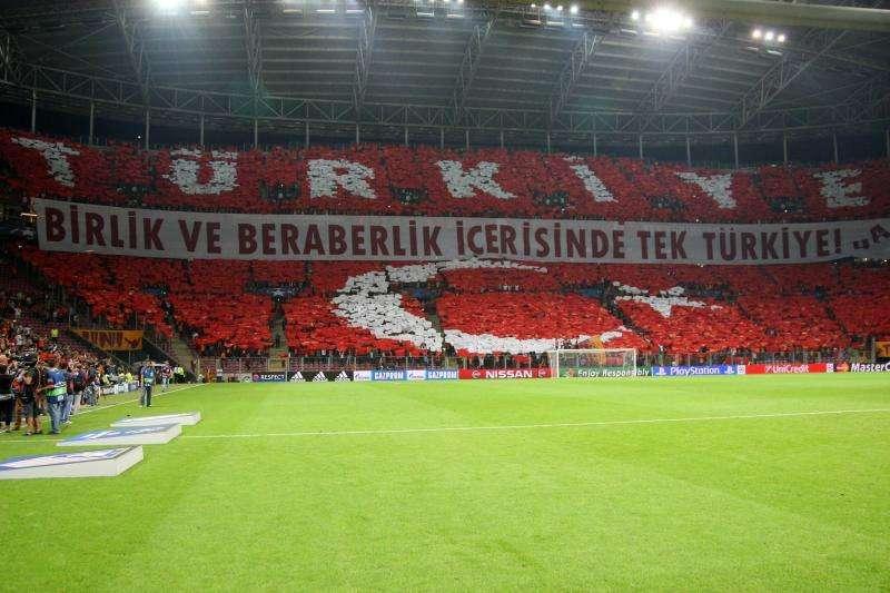 ESPN: Denayer podría volver al Galatasaray