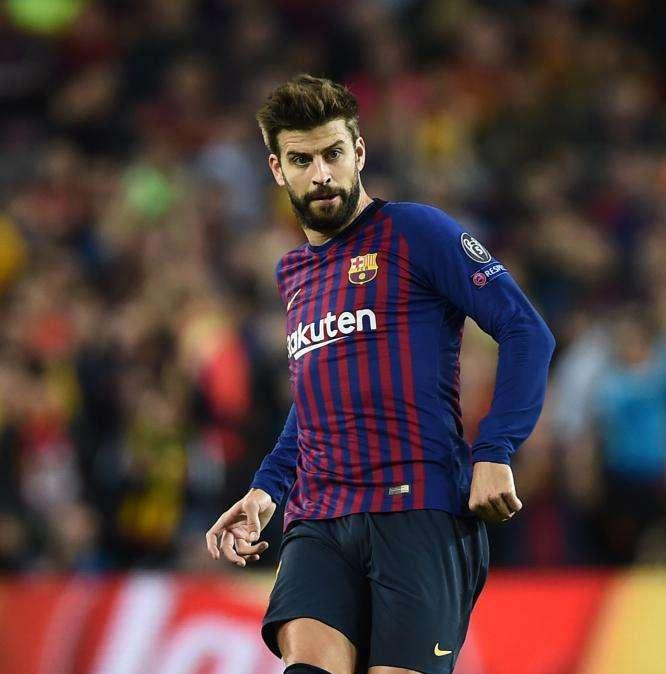 Gerard Piqué, duros cánticos del Santiago Bernabéu al central del Barça