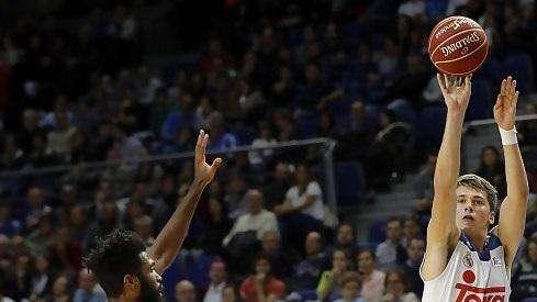 Doncic se retira de la pista lesionado