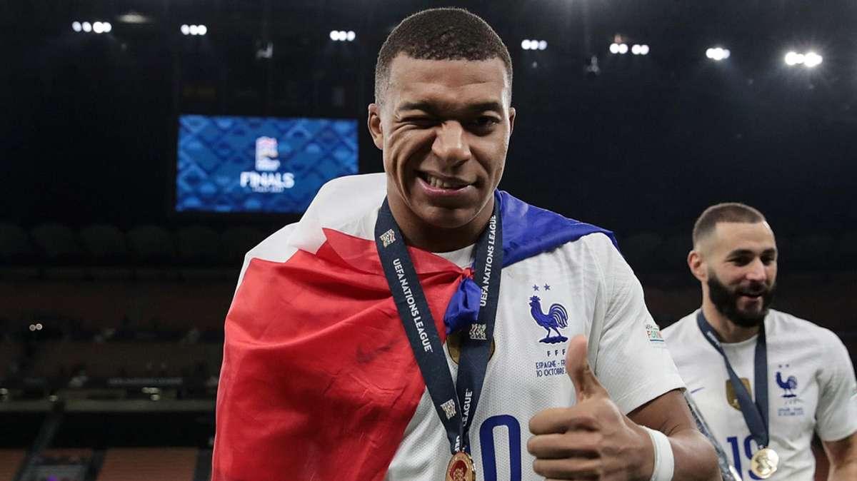 La familia de Mbappé sigue en contacto con el PSG; según Le Parisien
