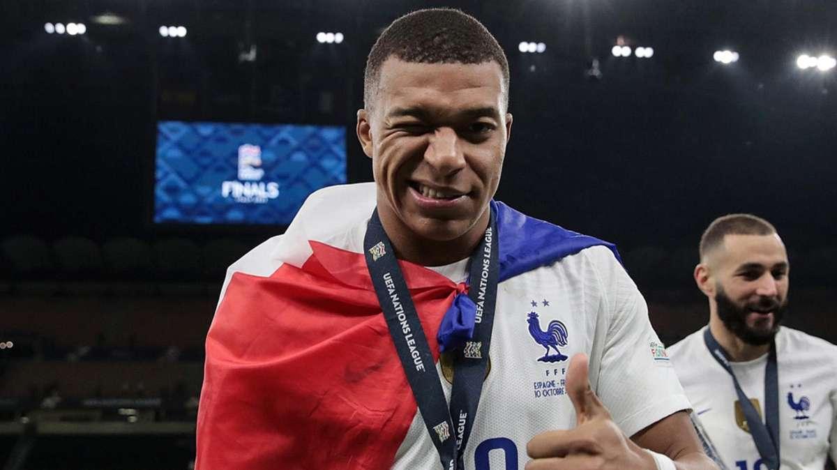 Mbappé: "Macron está muy contento con mi decisión de seguir en el PSG"