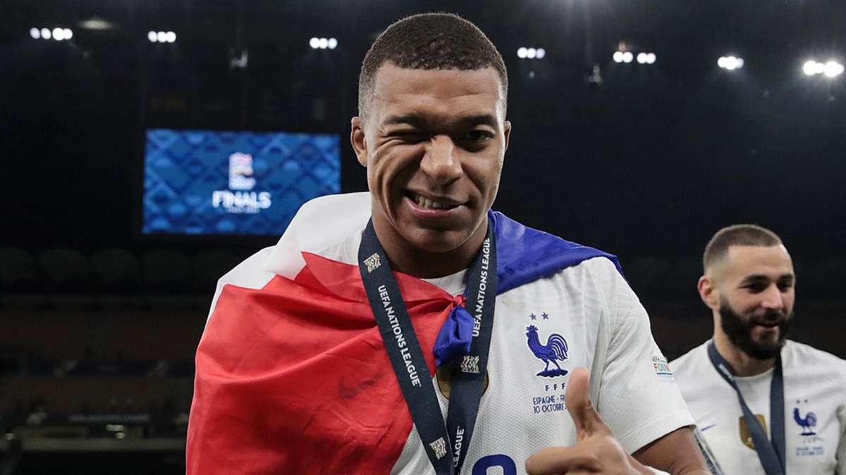 Mbappé bromea con un conocido actor y desvela dónde no jugará la próxima temporada
