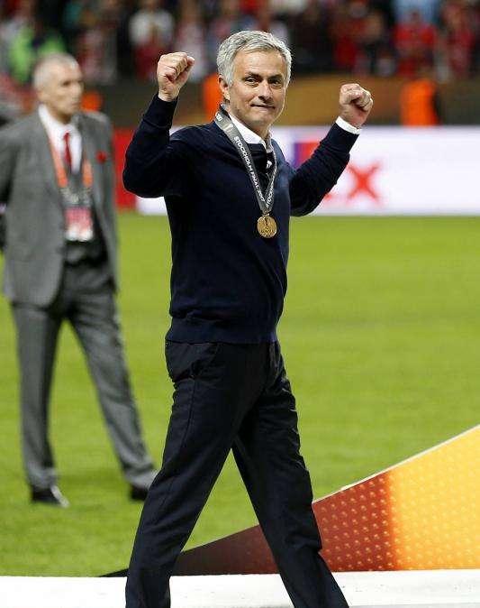 Mourinho juega en otra liga: sigue haciendo de las suyas y la Premier se lo permite