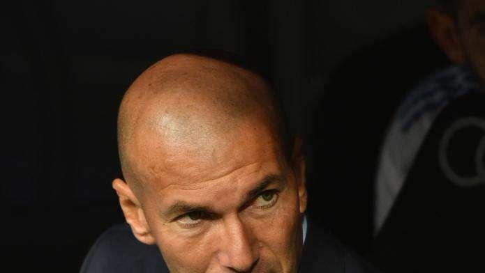 CONVOCATORIA - Benzema vuelve a la lista un mes después y Varane se queda fuera