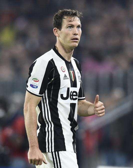 La Gazzetta dello Sport: Lichtsteiner podría ser el sustituto de Aleix Vidal 