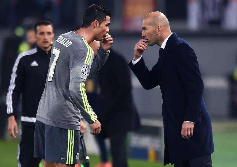 MARCA: Zidane reúne al vestuario para acabar con los pitos del Bernabéu