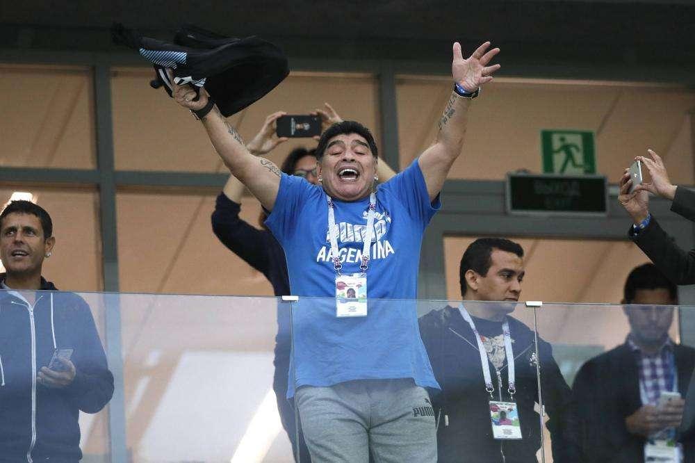 Maradona recibe el alta pero tendrá que operarse la próxima semana