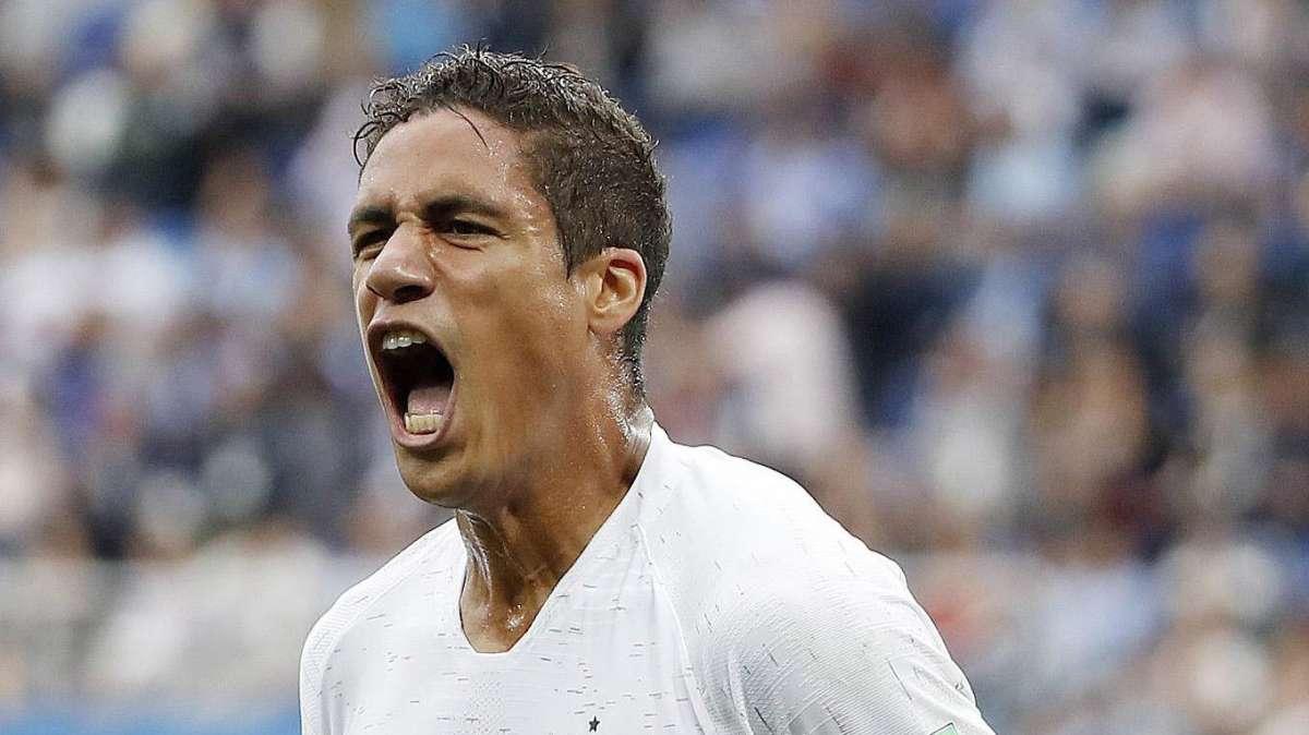 Varane desvela aquella vez que rechazó al United para fichar por el Real Madrid