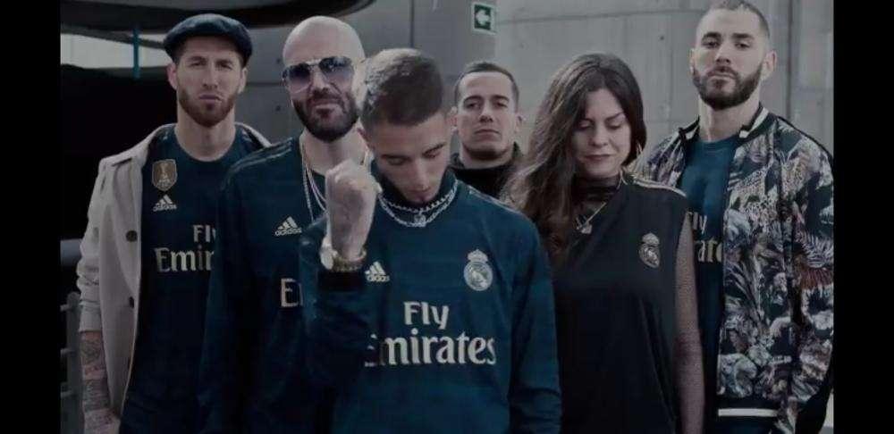 VÍDEO - El Madrid presenta su segunda equipación para la próxima temporada: Bale, ausente