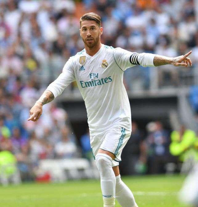 La afición blanca, molesta con Helguera: afirmó que la mano de Ramos era penalti