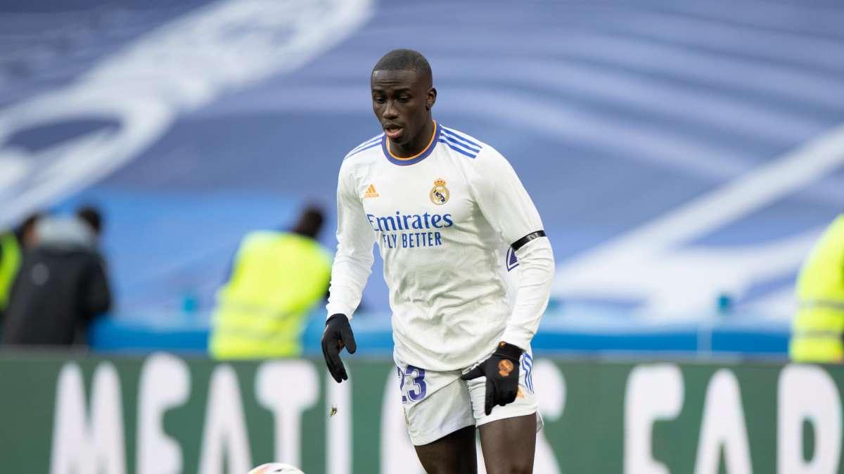 Ferland Mendy volvió a forzar para jugar contra el Chelsea