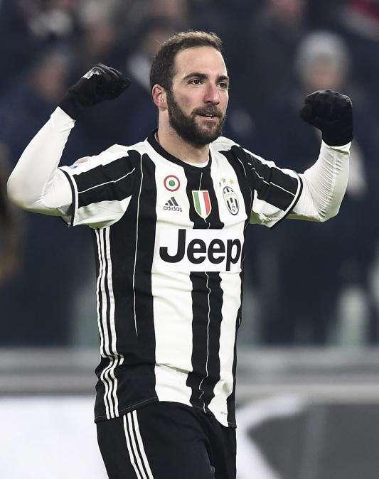 Higuaín: "No sé si Cristiano y Messi marcarían tanto en Italia. El mejor 9? Ronaldo..."