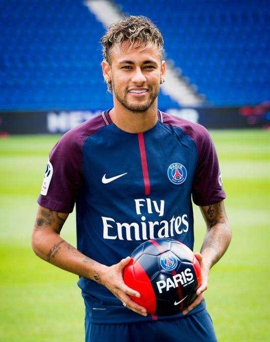 Neymar no pierde el tiempo: terminó la noche con la modelo Bárbara Palvin