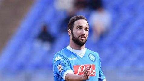 Daily Mail: Higuaín irá al Chelsea solo si es titular