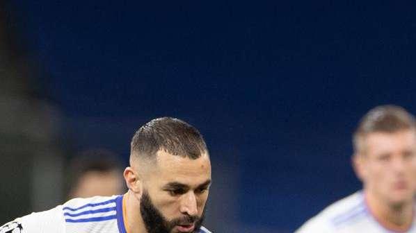 Karim Benzema hace saltar las alarmas al pedir el cambio ante el Shakhtar