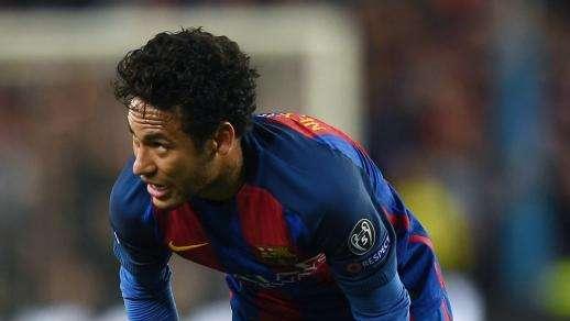 Neymar, en el punto de mira no sólo por su posible salida: se encaró con aficionados antes de viajar a EEUU