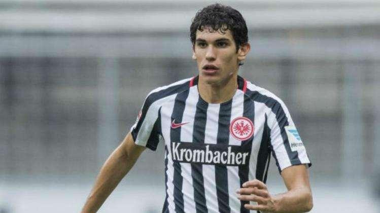 Vallejo, un jugador inusual: futbolista de élite de día y estudiante de noche