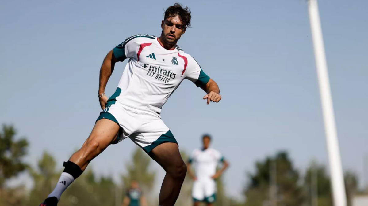 Raúl Asencio vuelve a los entrenamientos del Real Madrid