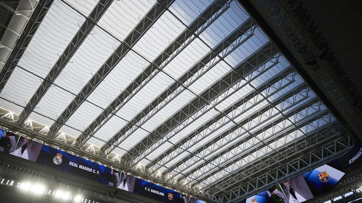 Un central pretendido por el Real Madrid responde a los rumores de salida