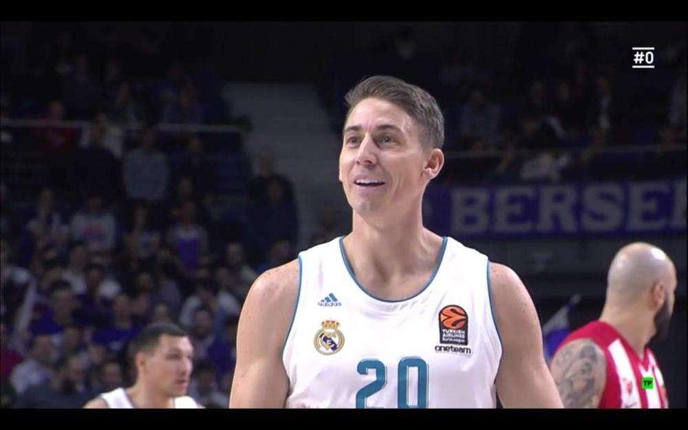 PARTE MÉDICO - Carroll sufre una lesión muscular en su glúteo 