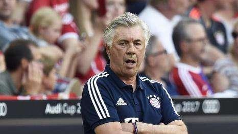 El Bayern prohibe a Ancelotti fumar en sus instalaciones