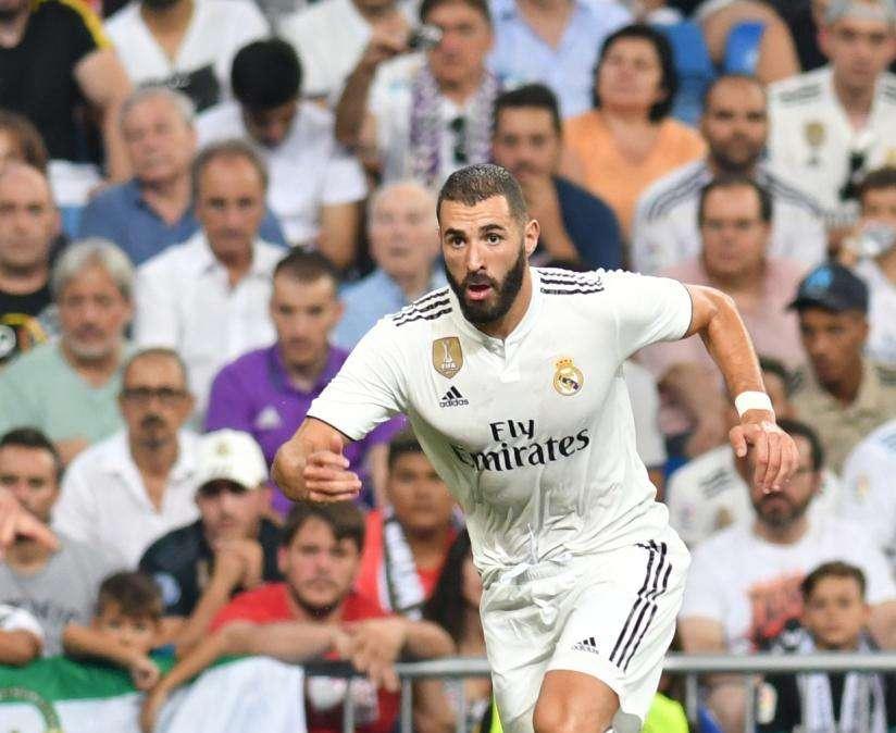 PARTE MÉDICO - Fractura del meñique para Benzema: pendiente de evolución