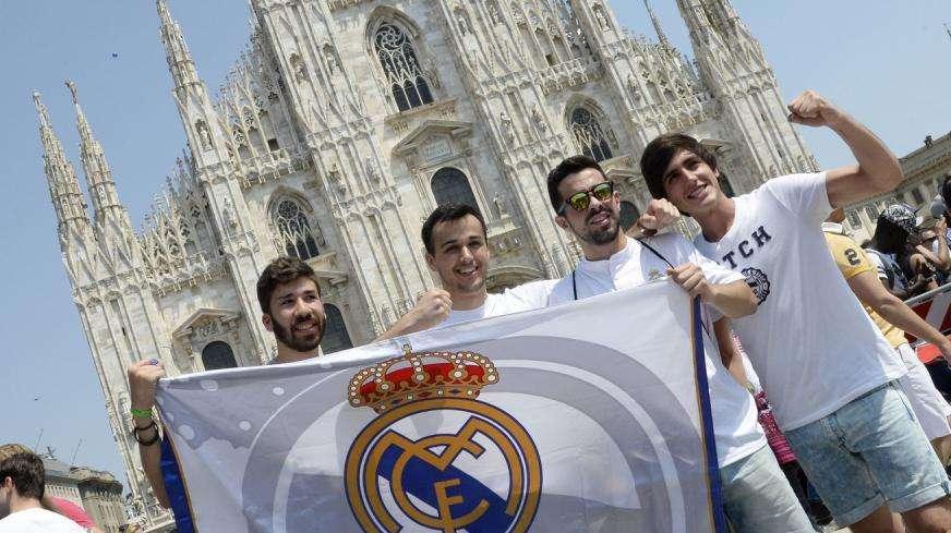 Apoteosis blanca en Gerona para recibir a los jugadores y a Florentino