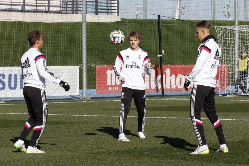 El Castilla empieza a carburar: los blancos se imponen 0-3 al Coruxo