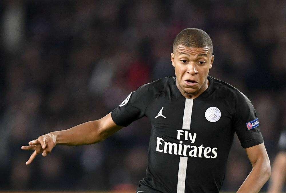 Mbappé, en muletas tras una entrada en la final de Copa