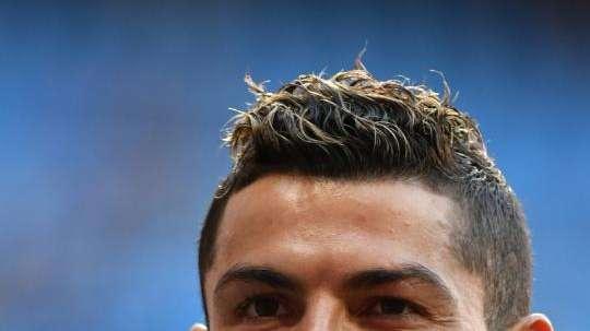 FOTO - Cristiano recibe el cariño del equipo: así han sido las felicitaciones de sus compañeros