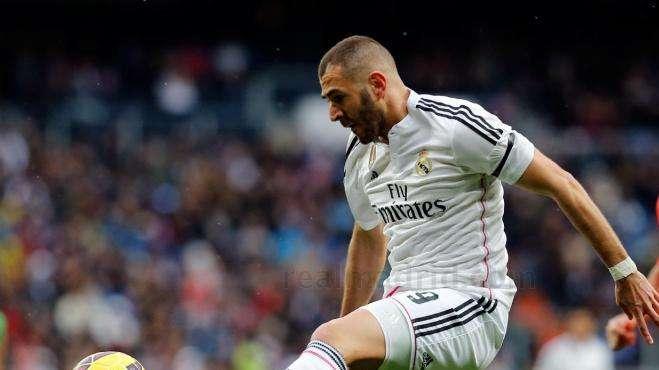 CaughtOffside: Benzema, opción para el United