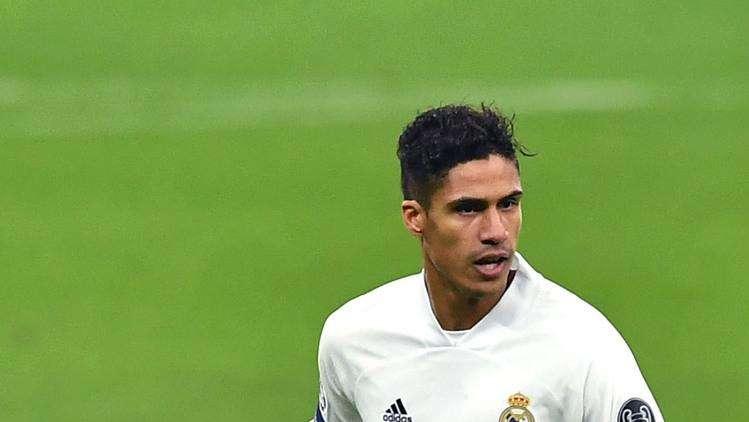 El Real Madrid espera a Varane: oferta lanzada y el PSG en la recámara