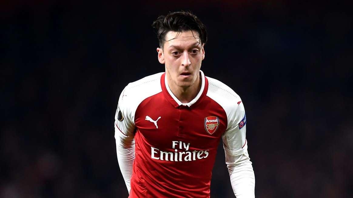 Özil podría abandonar el Arsenal y recalar en Italia