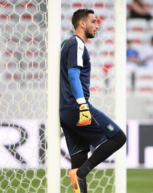 Raiola: "Donnarumma ha recibido presiones y amenazas de muerte, es imposible convencerle"