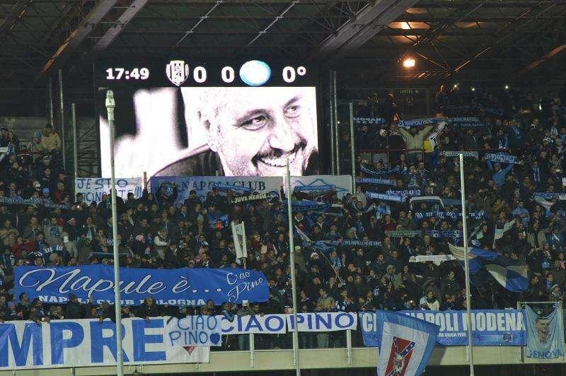 Cuatro - La policía napolitana dejó entrar a aficionados sin entrada a San Paolo