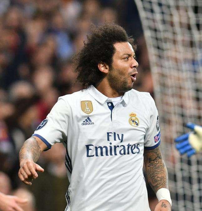 CAMBIO - Sale Marcelo al campo y se va Coentrao
