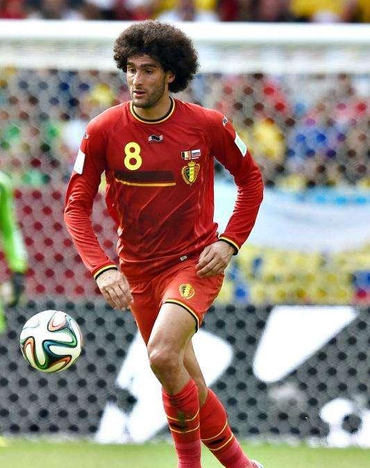 CAMBIO EN EL UNITED - Mourinho busca juego aéreo, entra Fellaini por Herrera